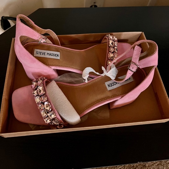 Steve Madden Malay in Pink Suede - Picture 1 of 5